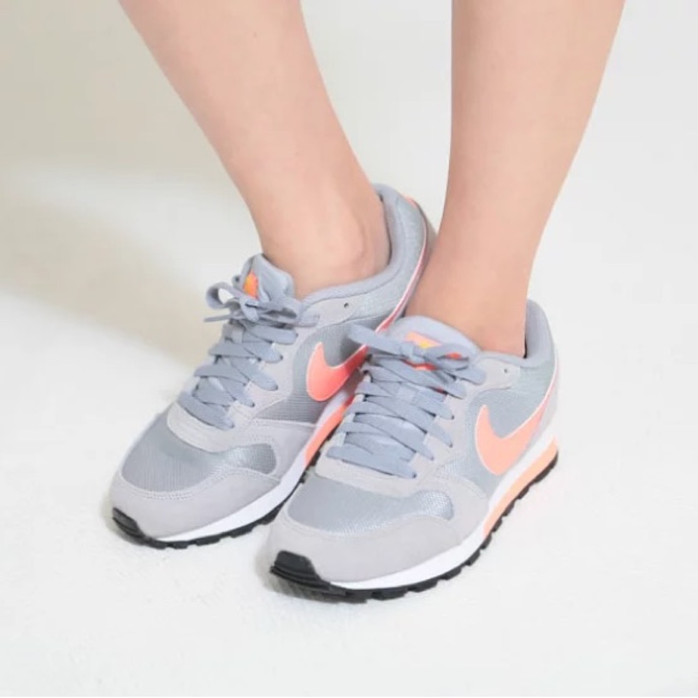 Nike MD Runner 2 Grey Mango Orange Retro Trainer Shoe 749869-087 Women’s Size 7 - Picture 13 of 13